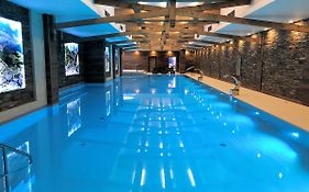 Grand Stasinda Bal Sylwestrowy Animacje Impreza Integracyjna Dwa Posilki Bogaty Bufet Baseny Kregielnia Grota Sauny Squash Silownia Place Zabaw Widoki 1000Mnpm